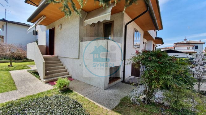 MOGLIANO VENETO - NS. ESCLUSIVA: 
Nel cuore del centro cittadino, ma immersa nella tranquillità e...