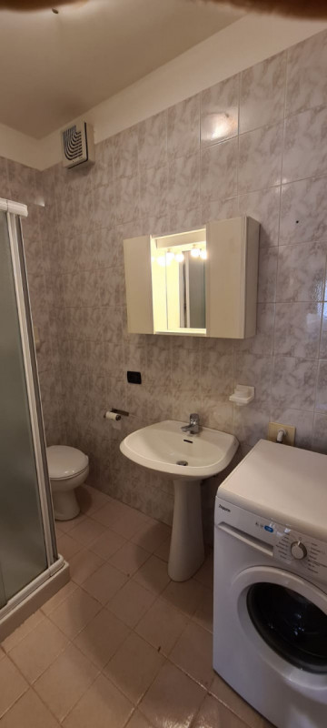 Proponiamo in affitto un grazioso appartamento completamente arredato con gusto e stile nel centr...