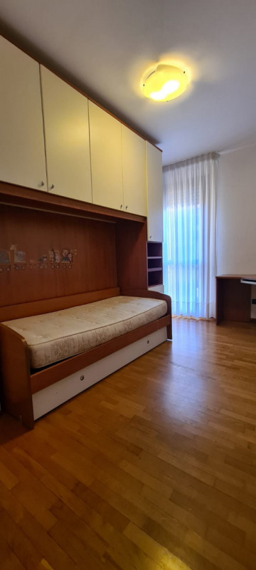 Proponiamo in affitto un grazioso appartamento completamente arredato con gusto e stile nel centr...