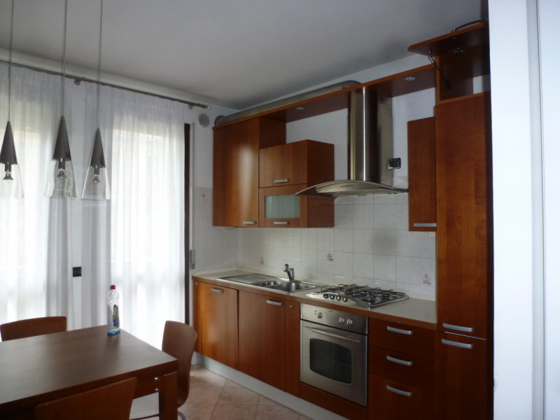 Proponiamo in affitto un grazioso appartamento completamente arredato con gusto e stile nel centr...