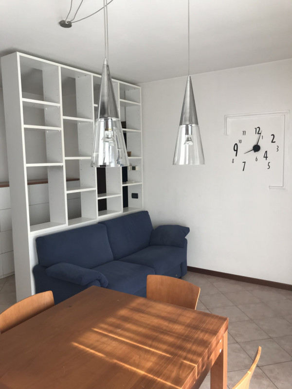 Proponiamo in affitto un grazioso appartamento completamente arredato con gusto e stile nel centr...