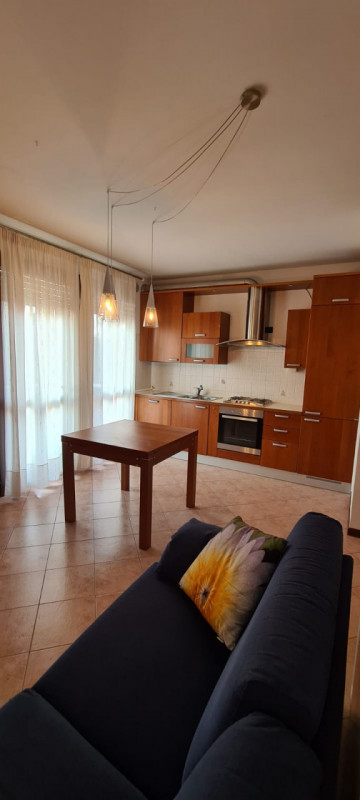 Proponiamo in affitto un grazioso appartamento completamente arredato con gusto e stile nel centr...