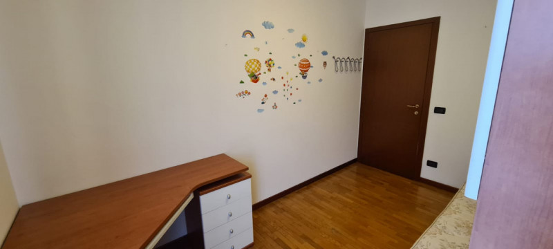 Proponiamo in affitto un grazioso appartamento completamente arredato con gusto e stile nel centr...