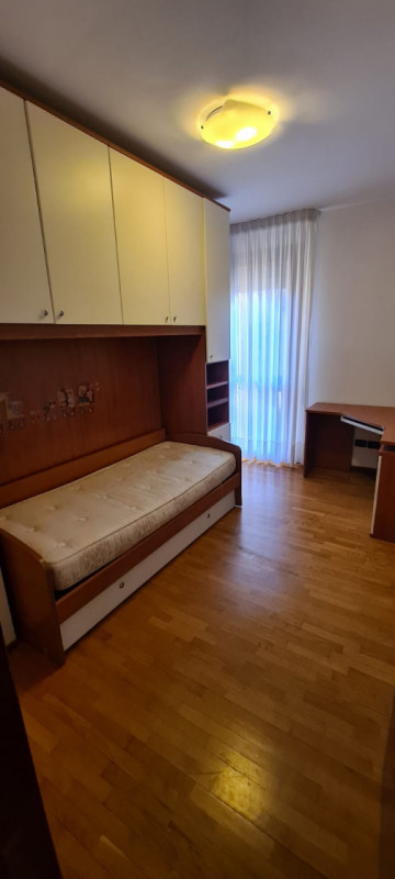 Proponiamo in affitto un grazioso appartamento completamente arredato con gusto e stile nel centr...