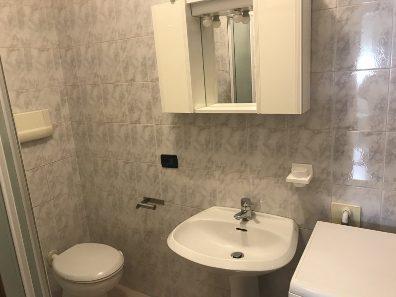 Proponiamo in affitto un grazioso appartamento completamente arredato con gusto e stile nel centr...