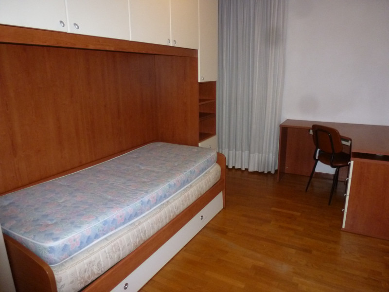 Proponiamo in affitto un grazioso appartamento completamente arredato con gusto e stile nel centr...