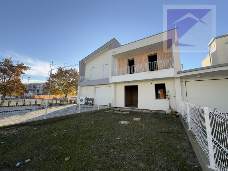 Massanzago, nel cuore del centro, disponibile l'ultima porzione di quadrifamiliare al grezzo avan...