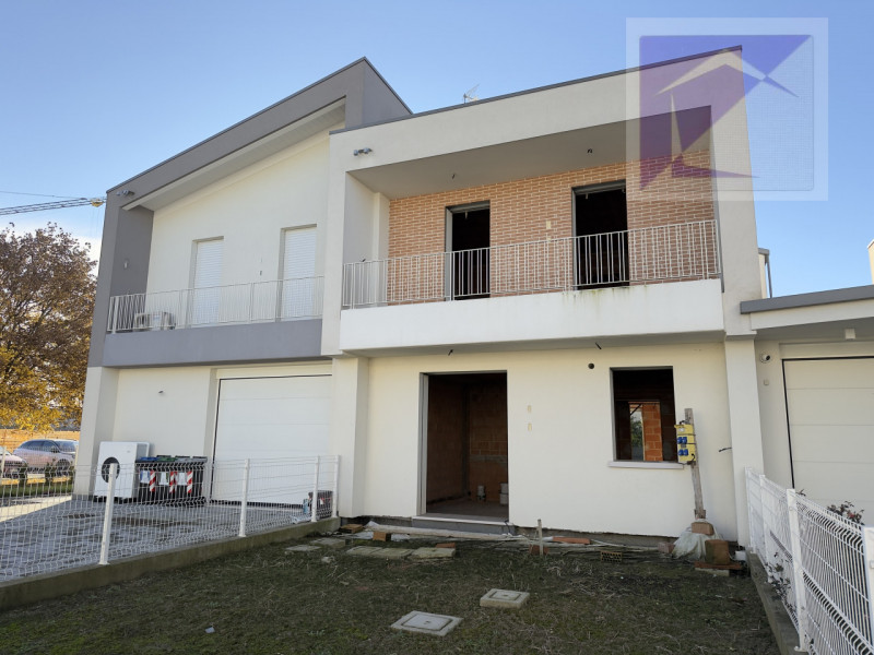 Massanzago, nel cuore del centro, disponibile l'ultima porzione di quadrifamiliare al grezzo avan...