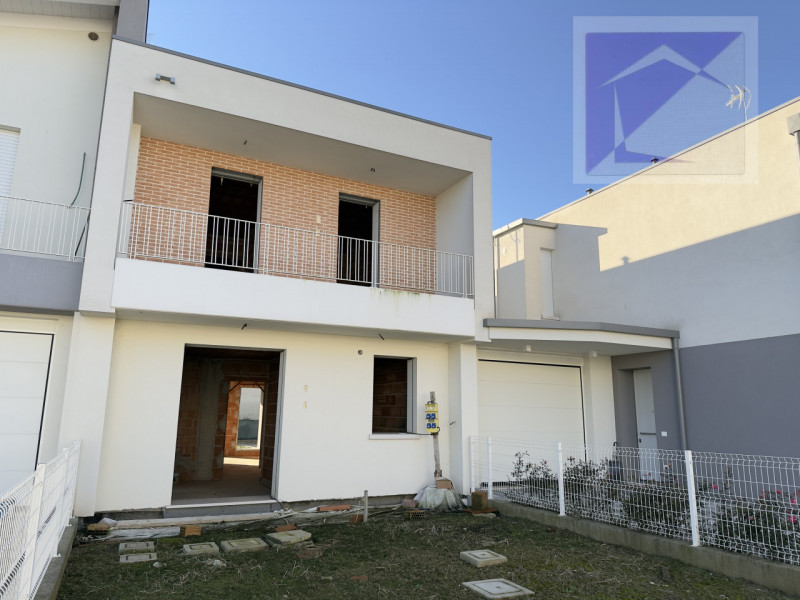 Massanzago, nel cuore del centro, disponibile l'ultima porzione di quadrifamiliare al grezzo avan...