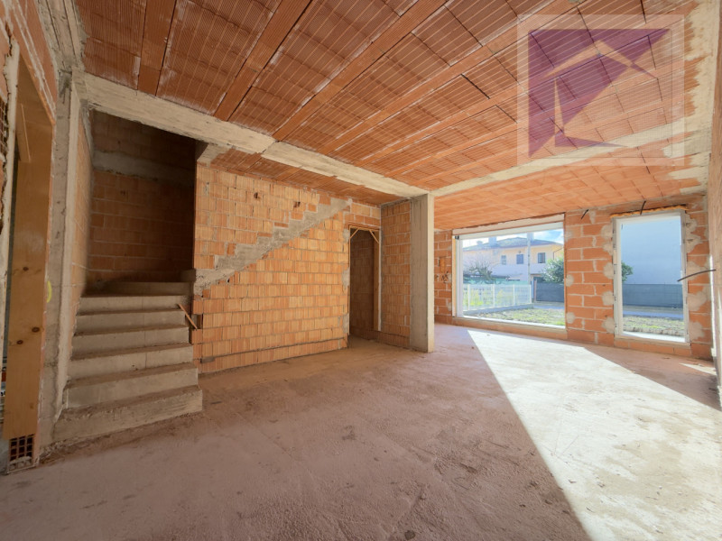 Massanzago, nel cuore del centro, disponibile l'ultima porzione di quadrifamiliare al grezzo avan...