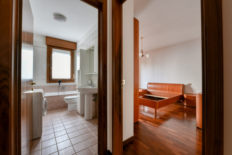 Proponiamo in centro a Strà / Noventa Padovana Oltrebrenta, appartamento, completamente arredato,...