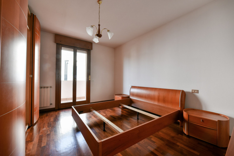 Proponiamo in centro a Strà / Noventa Padovana Oltrebrenta, appartamento, completamente arredato,...