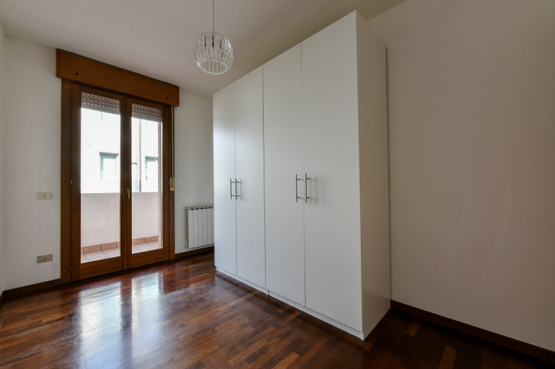 Proponiamo in centro a Strà / Noventa Padovana Oltrebrenta, appartamento, completamente arredato,...