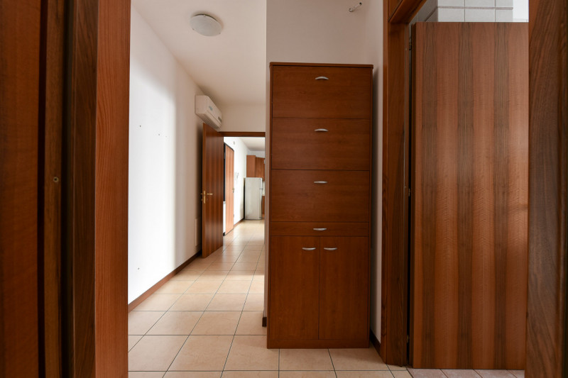 Proponiamo in centro a Strà / Noventa Padovana Oltrebrenta, appartamento, completamente arredato,...