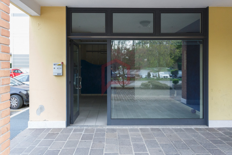 Salzano Affitto Negozio