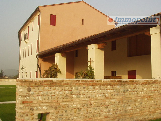 Nel cuore di Bassano del Grappa, proponiamo in locazione una splendida porzione di abitazione ins...