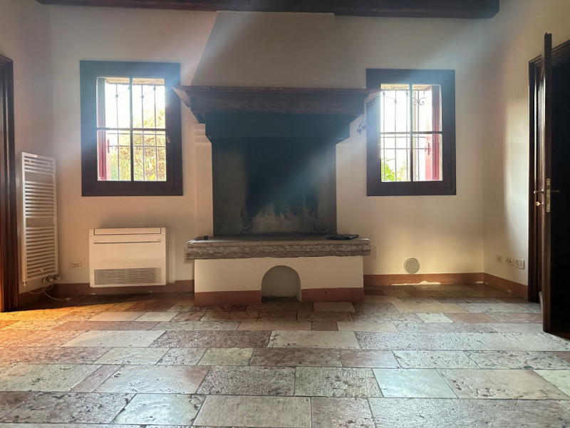 Nel cuore di Bassano del Grappa, proponiamo in locazione una splendida porzione di abitazione ins...