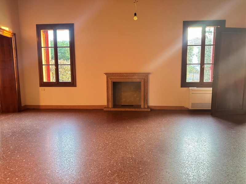 Nel cuore di Bassano del Grappa, proponiamo in locazione una splendida porzione di abitazione ins...