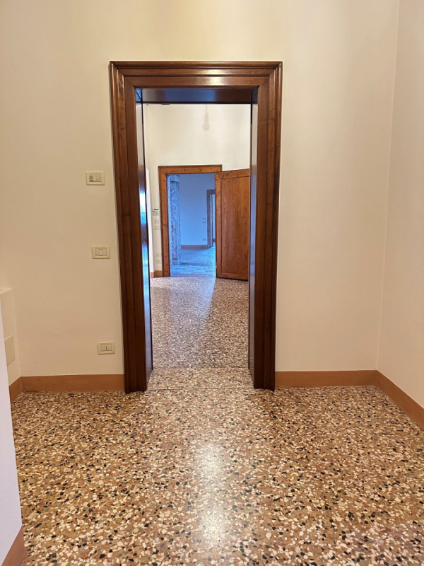 Nel cuore di Bassano del Grappa, proponiamo in locazione una splendida porzione di abitazione ins...