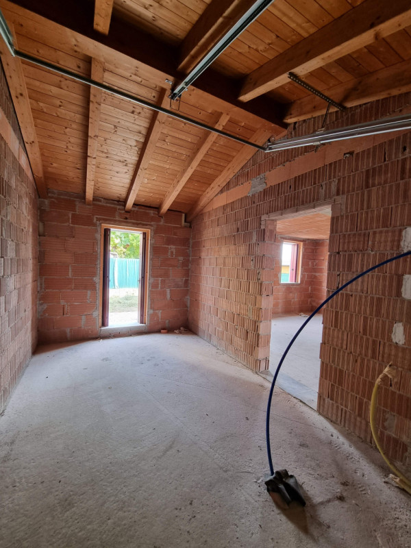 ALBETTONE: Sita in quartiere residenziale ad Albettone, comoda al centro, proponiamo Porzione Cen...