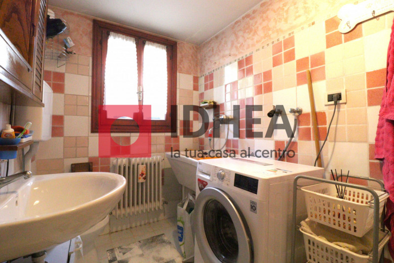 BIFAMILIARE CON GIARDINO RIF. "AVV4"

L'agenzia immobiliare Idhea ha il piacere di proporvi bifam...