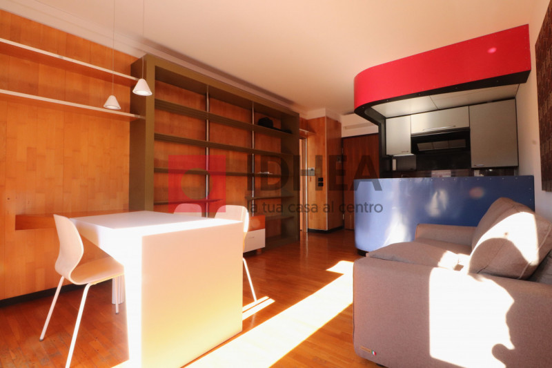 SILEA: SILEA CENTRO

In zona centralissima affittasi mini appartamento del '90 al secondo piano c...