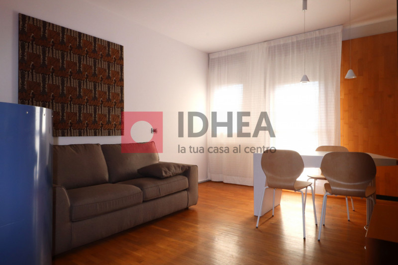 SILEA: SILEA CENTRO

In zona centralissima affittasi mini appartamento del '90 al secondo piano c...