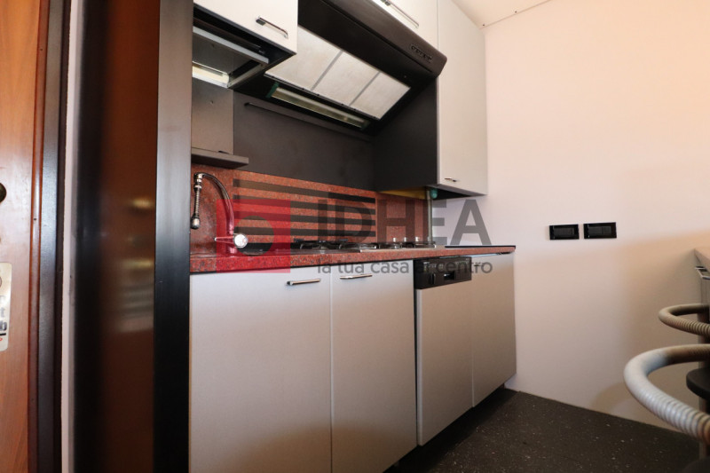 SILEA: SILEA CENTRO

In zona centralissima affittasi mini appartamento del '90 al secondo piano c...