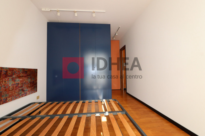 SILEA: SILEA CENTRO

In zona centralissima affittasi mini appartamento del '90 al secondo piano c...