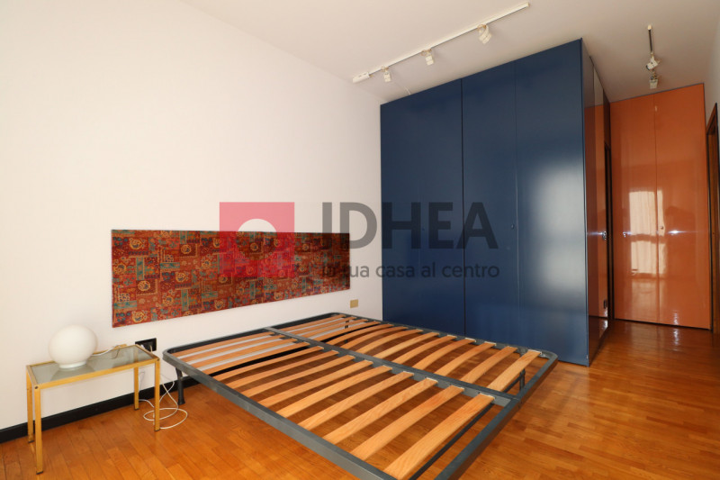 SILEA: SILEA CENTRO

In zona centralissima affittasi mini appartamento del '90 al secondo piano c...