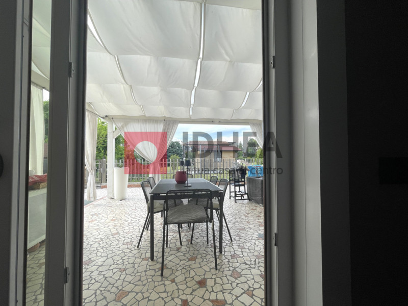 SILEA: LANZAGO

Nel cuore della tranquilla e ricercata zona residenziale di Lanzago proponiamo in...
