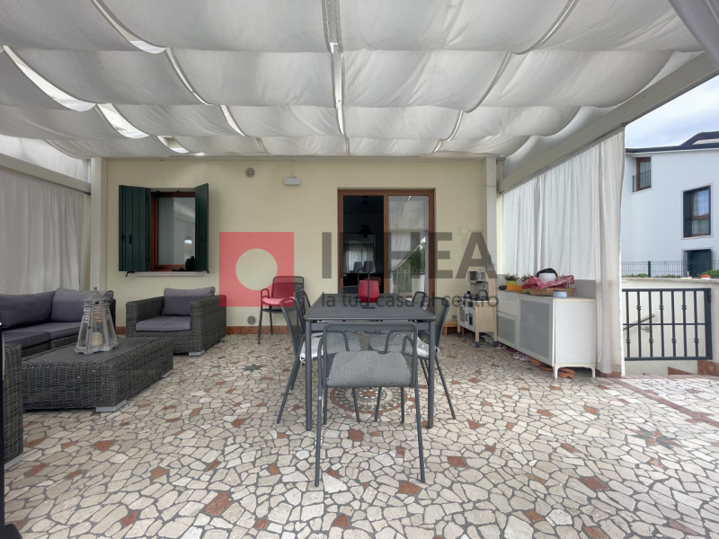 SILEA: LANZAGO

Nel cuore della tranquilla e ricercata zona residenziale di Lanzago proponiamo in...