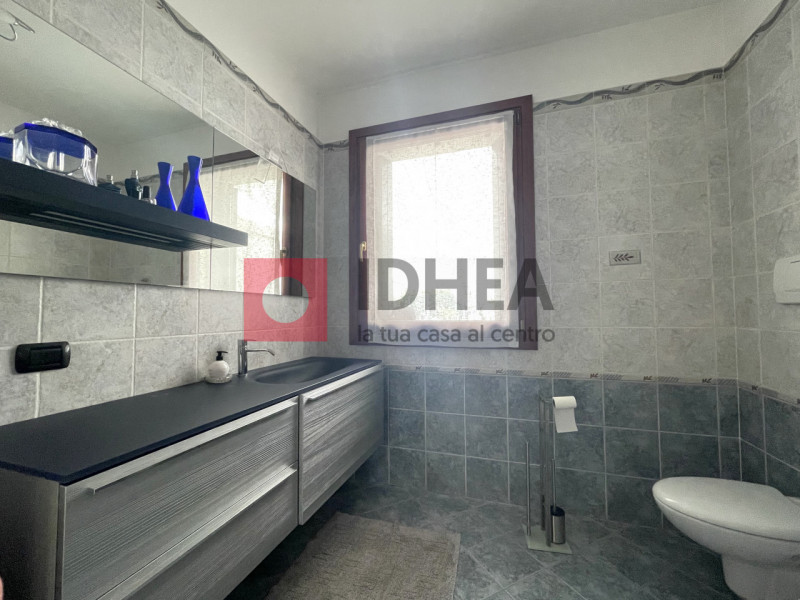SILEA: LANZAGO

Nel cuore della tranquilla e ricercata zona residenziale di Lanzago proponiamo in...
