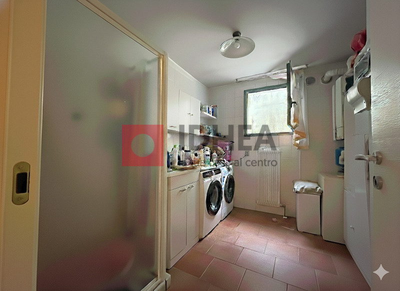 SILEA: LANZAGO

Nel cuore della tranquilla e ricercata zona residenziale di Lanzago proponiamo in...