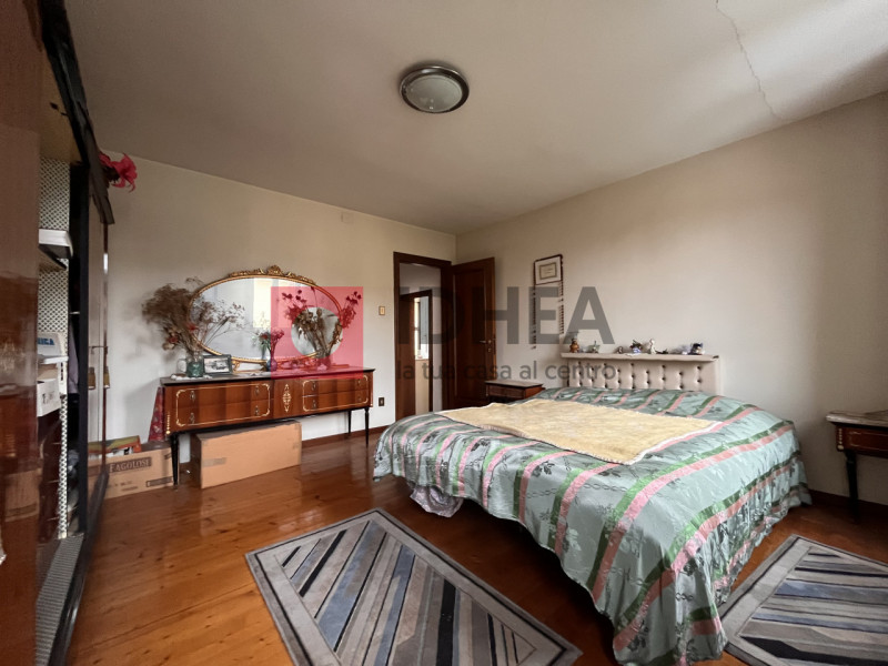 In posizione centralissima a Lanzago, nel comune di Silea, proponiamo in vendita una casa singola...