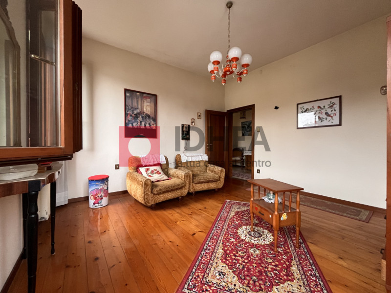 In posizione centralissima a Lanzago, nel comune di Silea, proponiamo in vendita una casa singola...