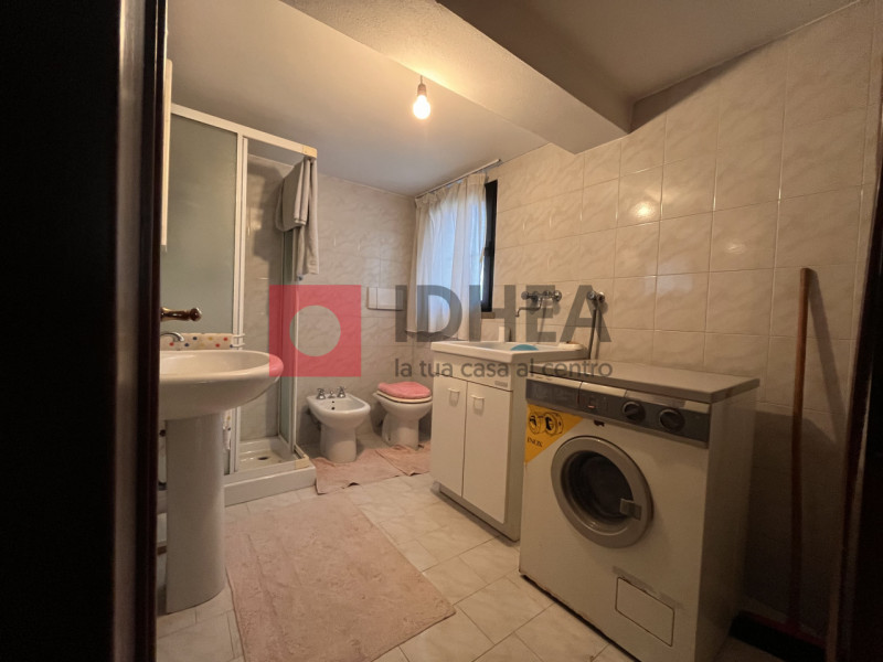 In posizione centralissima a Lanzago, nel comune di Silea, proponiamo in vendita una casa singola...