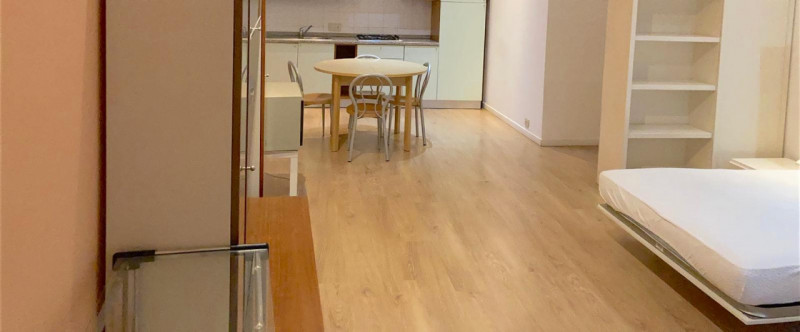 In un signorile palazzo nei pressi della Specola, a due passi dal centro storico, comodo per le t...