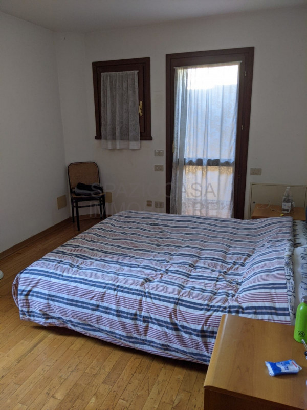 Adiacenze via Savonarola- Stefania Pilotto Immobiliare propone in affitto trilocale arredato di 7...