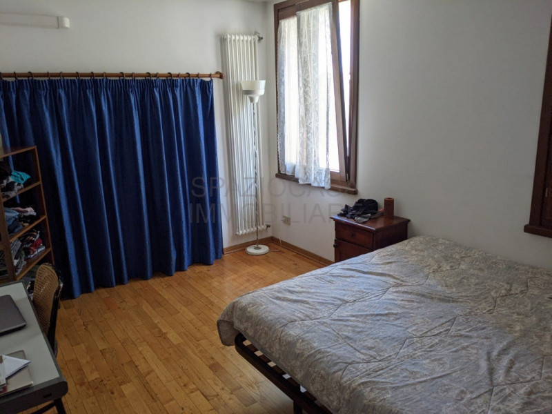 Adiacenze via Savonarola- Stefania Pilotto Immobiliare propone in affitto trilocale arredato di 7...