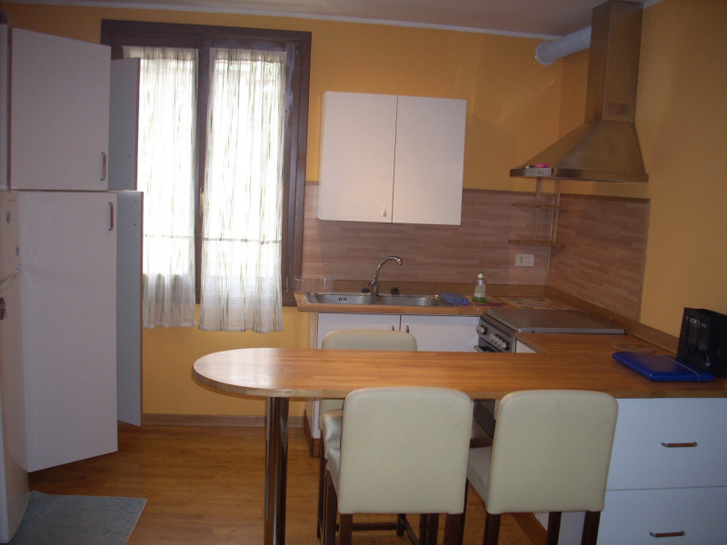 Adiacenze via Savonarola- Stefania Pilotto Immobiliare propone in affitto trilocale arredato di 7...