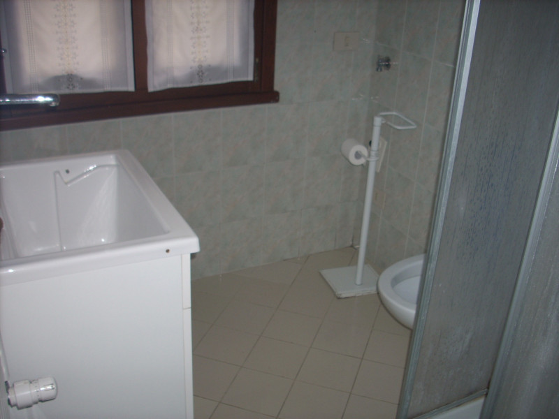 Adiacenze via Savonarola- Stefania Pilotto Immobiliare propone in affitto trilocale arredato di 7...