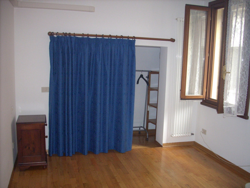 Adiacenze via Savonarola- Stefania Pilotto Immobiliare propone in affitto trilocale arredato di 7...