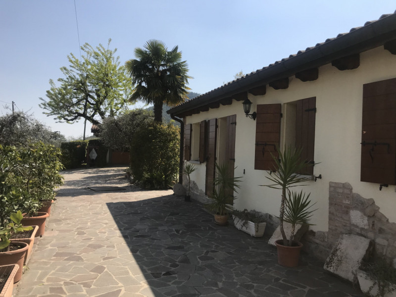 Vendesi, ad Arquà Petrarca, uno dei borghi più belli d'Italia, casale/rustico interamente ristrut...