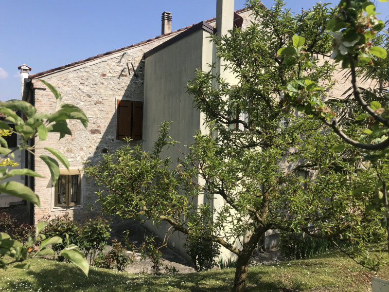 Vendesi, ad Arquà Petrarca, uno dei borghi più belli d'Italia, casale/rustico interamente ristrut...