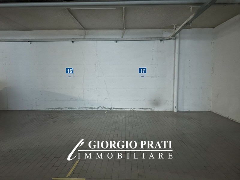 Scopri questo elegante ufficio openspace di 120 mq situato al secondo piano, facilmente accessibi...