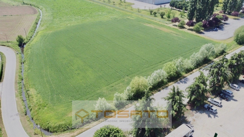 Terreno in Vendita