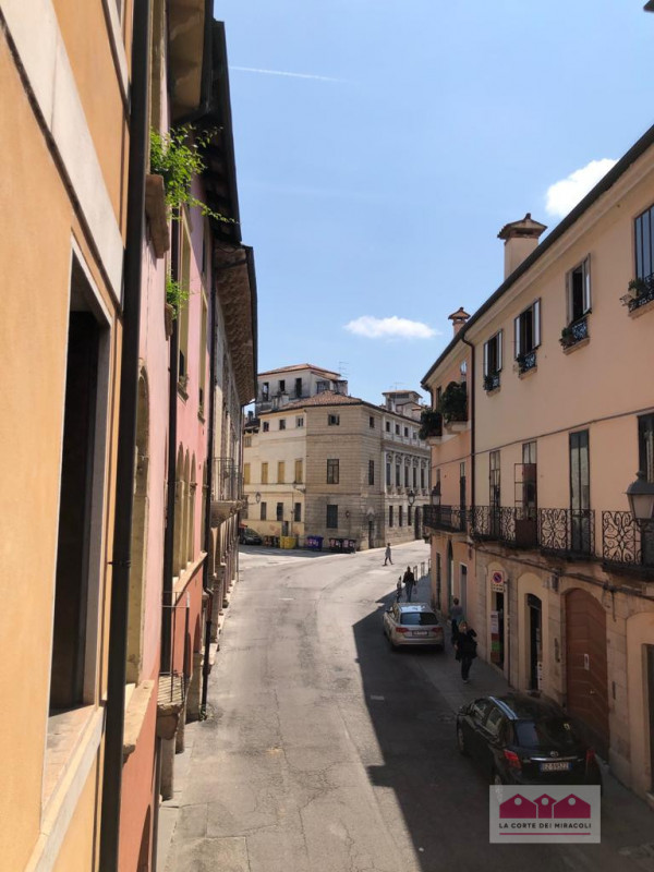 PONTE DEGLI ANGELI: BICAMERE + STUDIO, P.1°, MQ. 100, CUCINA ABITABILE ED ARREDATA, SOGGIORNO, 2 ...