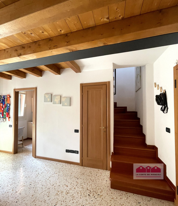 CENTRO STORICO: IN UNA DELLE ZONE PIÙ ESCLUSIVE DI VICENZA E IN CONTESTO SIGNORILE ED SILENZIOSO,...