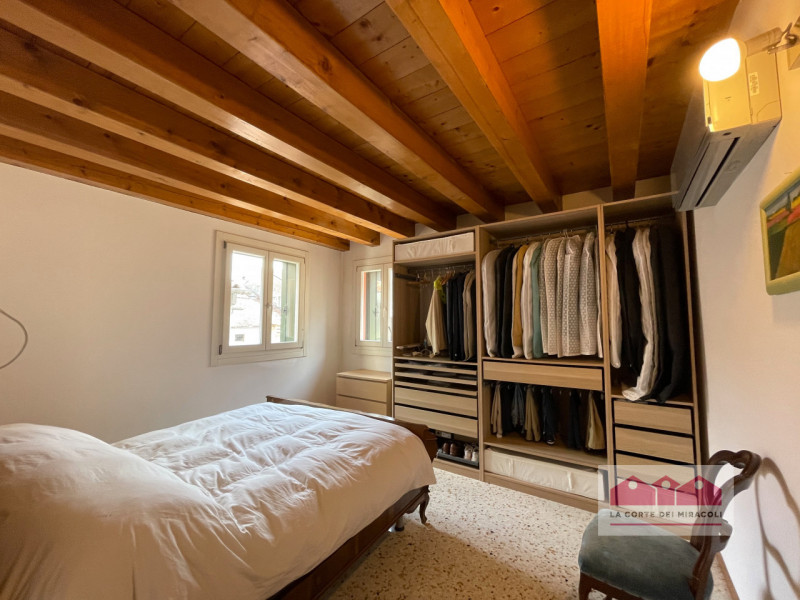 CENTRO STORICO: IN UNA DELLE ZONE PIÙ ESCLUSIVE DI VICENZA E IN CONTESTO SIGNORILE ED SILENZIOSO,...